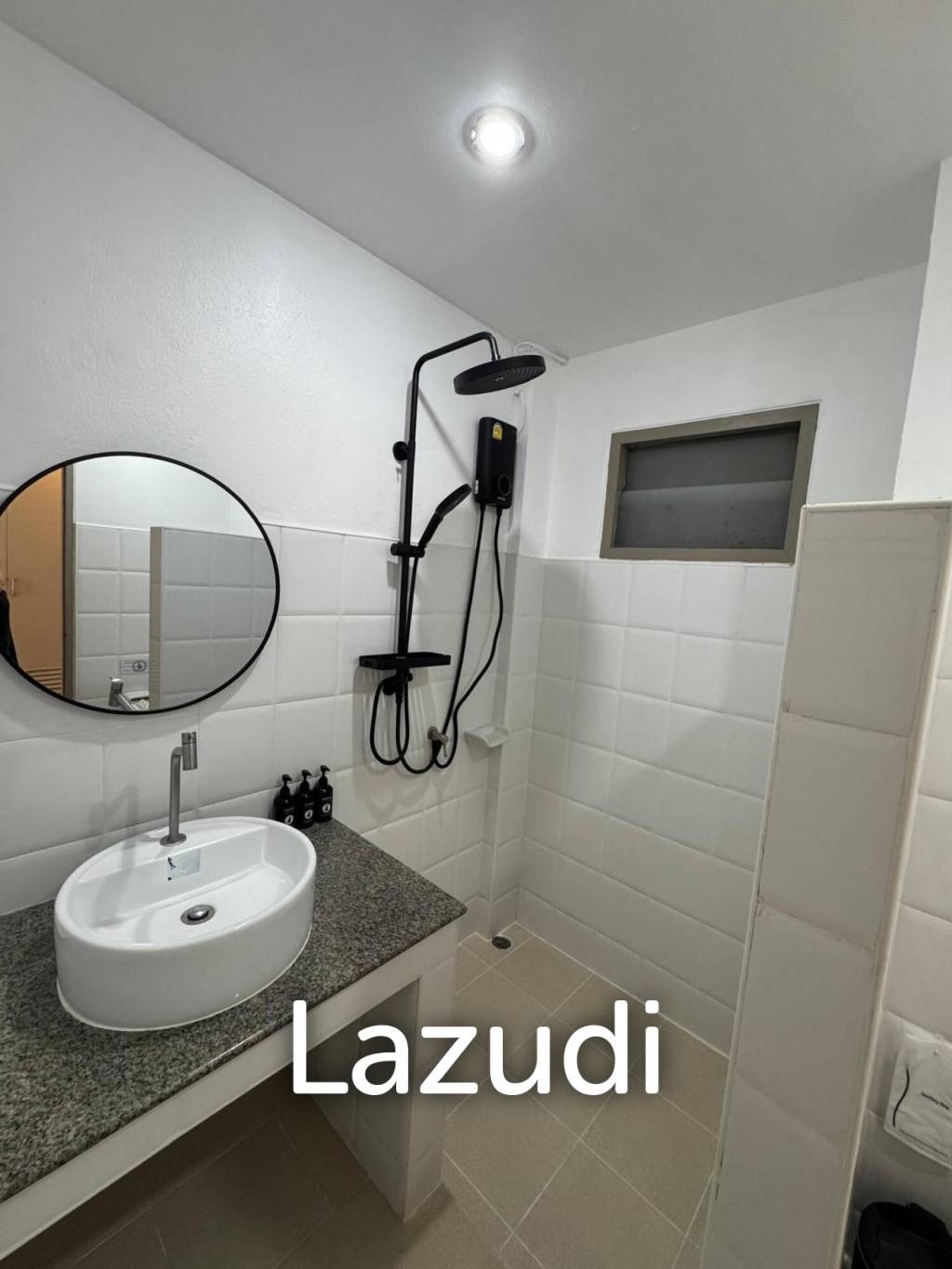 Prime Investment: Highly-Rated Turnkey Hotel, 200m from Mae Nam Beach