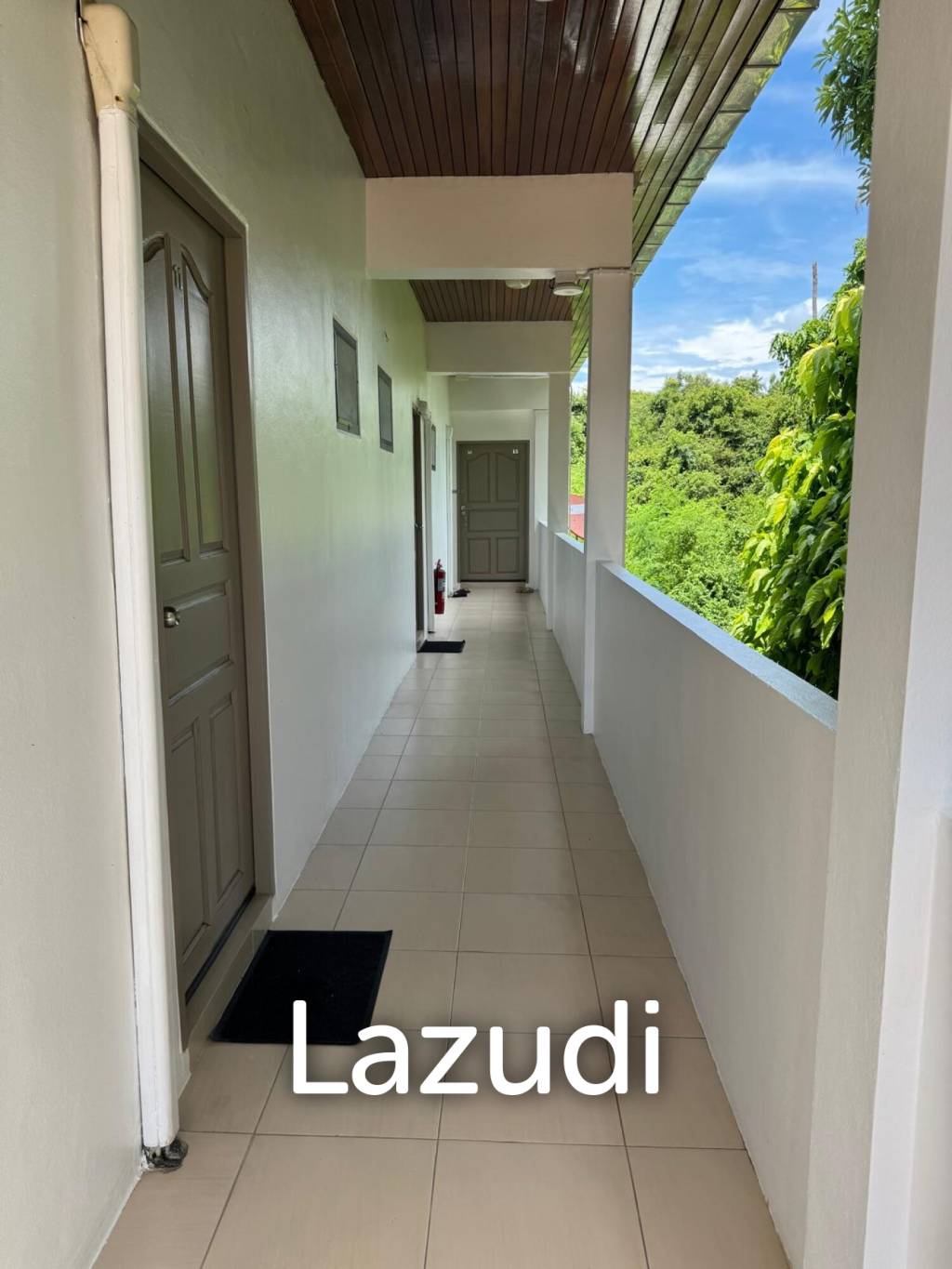 Prime Investment: Highly-Rated Turnkey Hotel, 200m from Mae Nam Beach