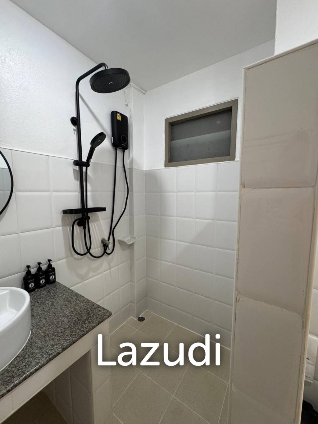 Prime Investment: Highly-Rated Turnkey Hotel, 200m from Mae Nam Beach