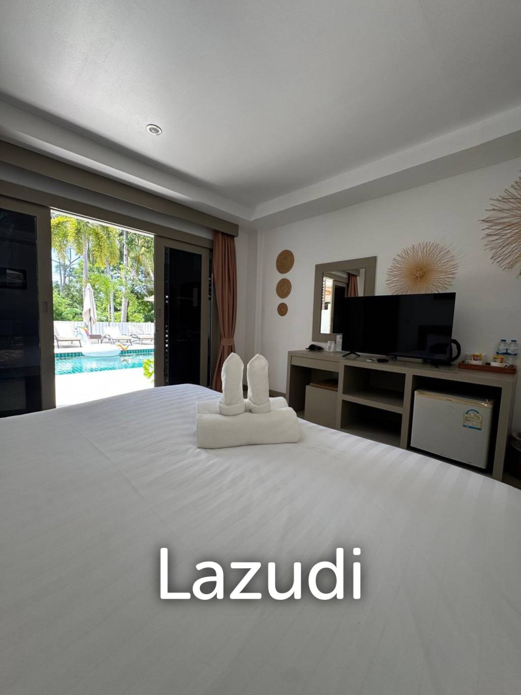 Prime Investment: Highly-Rated Turnkey Hotel, 200m from Mae Nam Beach