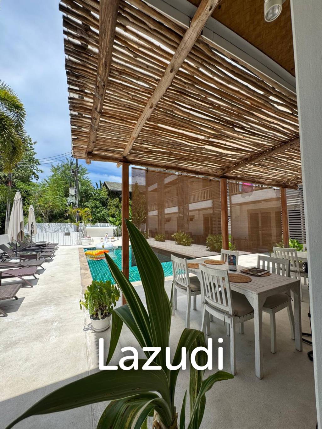 Prime Investment: Highly-Rated Turnkey Hotel, 200m from Mae Nam Beach