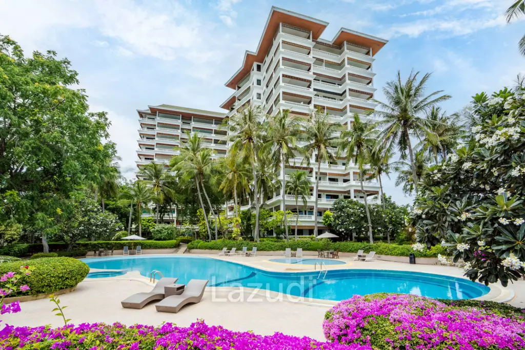 Beachfront Condo For Rent : Spacious 3-Bedroom with Stunning Oceanview