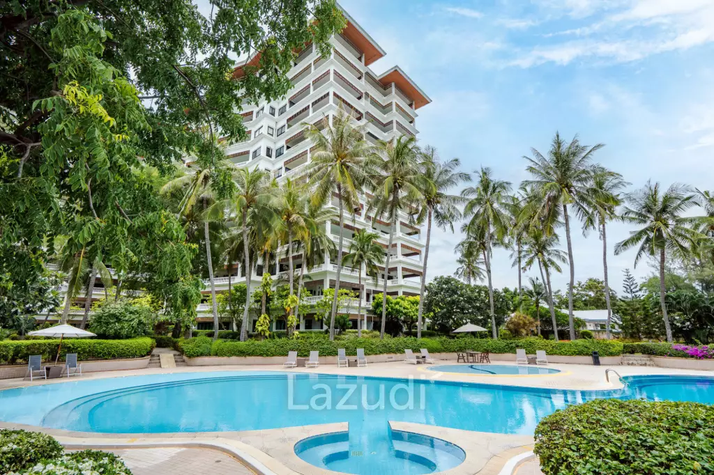 Beachfront Condo For Rent : Spacious 3-Bedroom with Stunning Oceanview