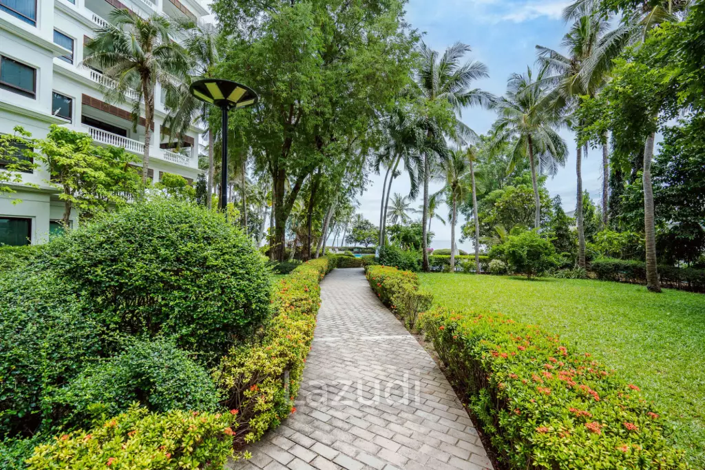 Beachfront Condo For Rent : Spacious 3-Bedroom with Stunning Oceanview