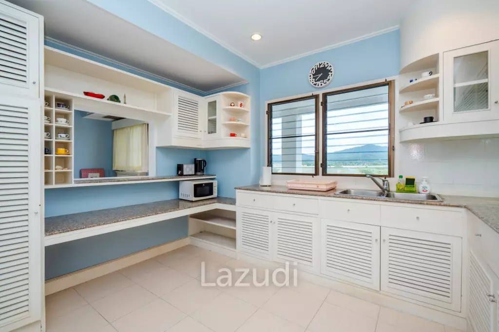 Beachfront Condo For Rent : Spacious 3-Bedroom with Stunning Oceanview