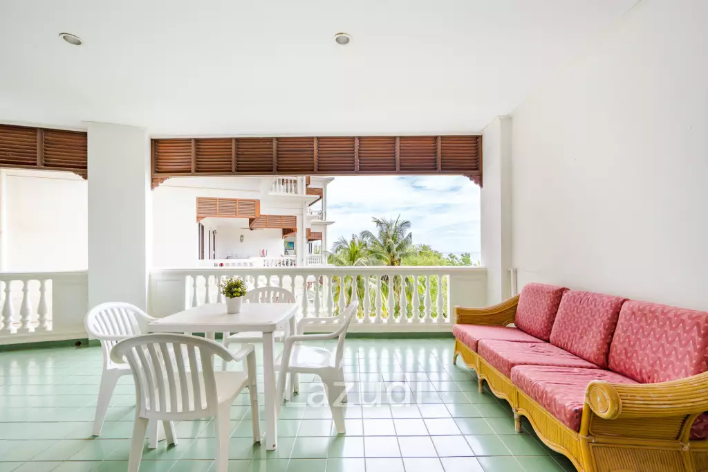 Beachfront Condo For Rent : Spacious 3-Bedroom with Stunning Oceanview