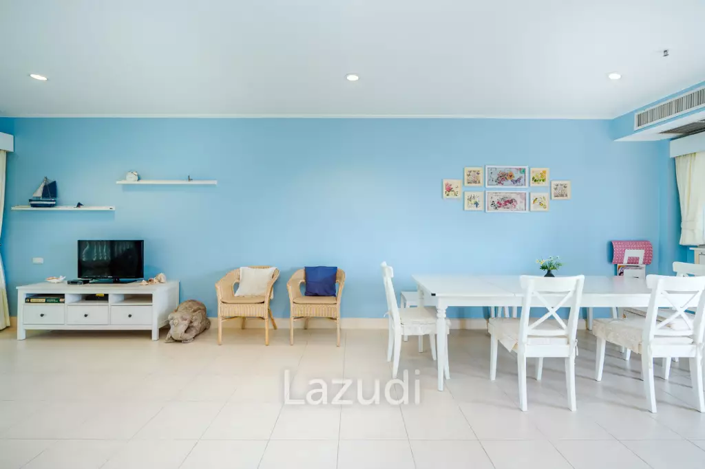 Beachfront Condo For Rent : Spacious 3-Bedroom with Stunning Oceanview