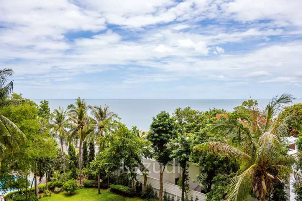 Beachfront Condo For Rent : Spacious 3-Bedroom with Stunning Oceanview