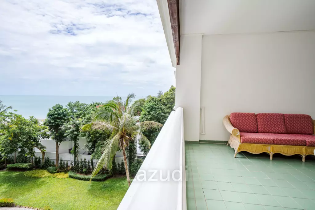Beachfront Condo For Rent : Spacious 3-Bedroom with Stunning Oceanview