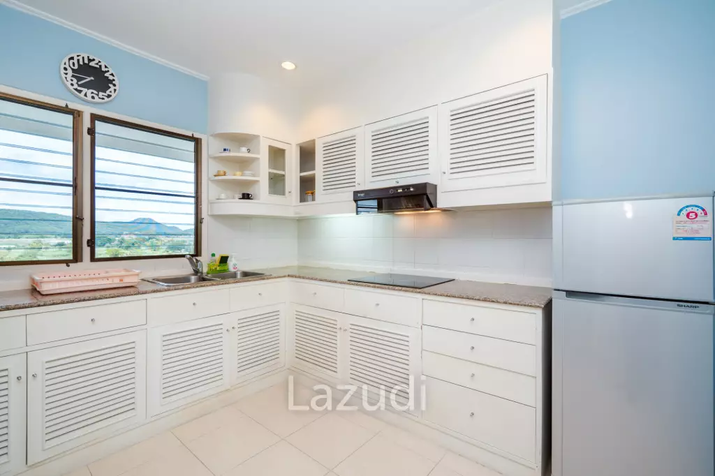 Beachfront Condo For Rent : Spacious 3-Bedroom with Stunning Oceanview