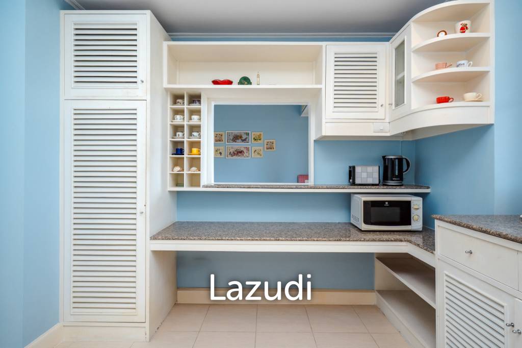 Beachfront Condo For Rent : Spacious 3-Bedroom with Stunning Oceanview