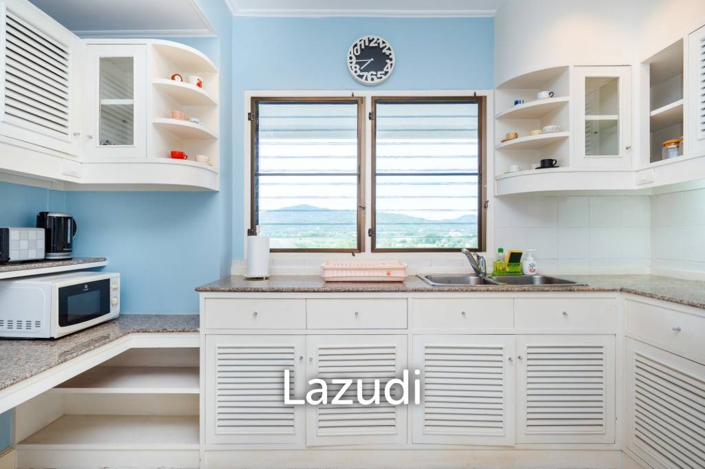 Beachfront Condo For Rent : Spacious 3-Bedroom with Stunning Oceanview