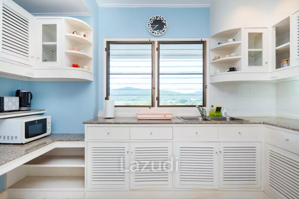 Beachfront Condo For Rent : Spacious 3-Bedroom with Stunning Oceanview