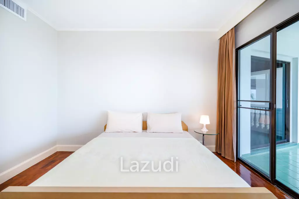 Beachfront Condo For Rent : Spacious 3-Bedroom with Stunning Oceanview