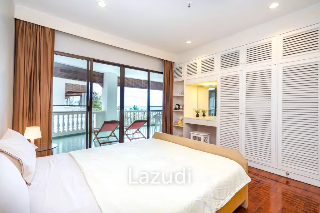 Beachfront Condo For Rent : Spacious 3-Bedroom with Stunning Oceanview