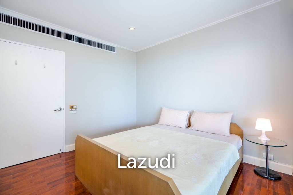 Beachfront Condo For Rent : Spacious 3-Bedroom with Stunning Oceanview