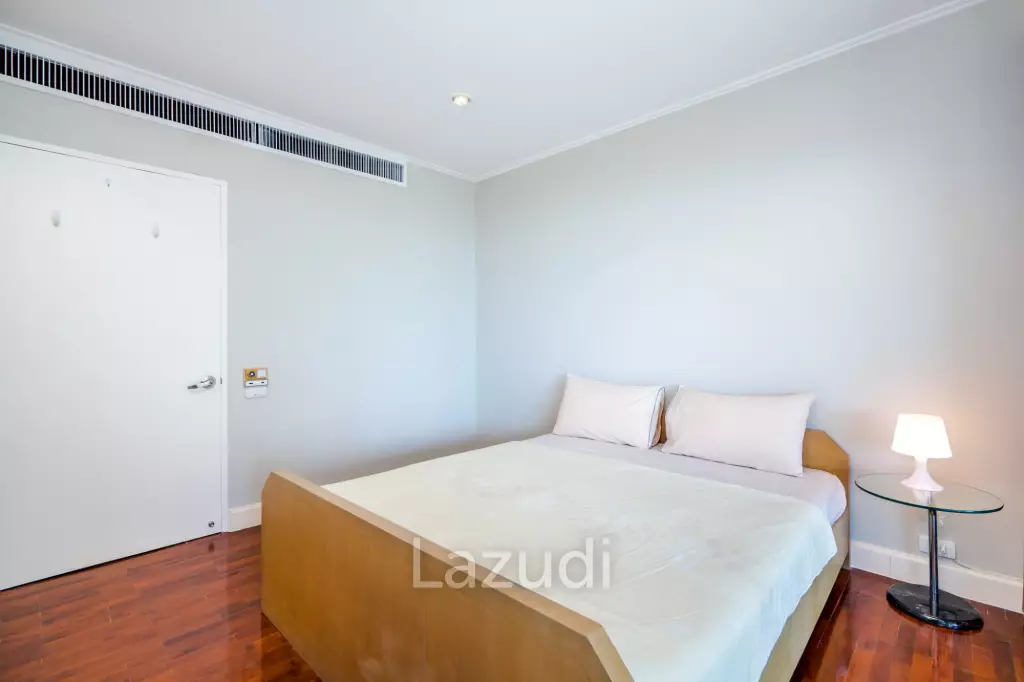 Beachfront Condo For Rent : Spacious 3-Bedroom with Stunning Oceanview