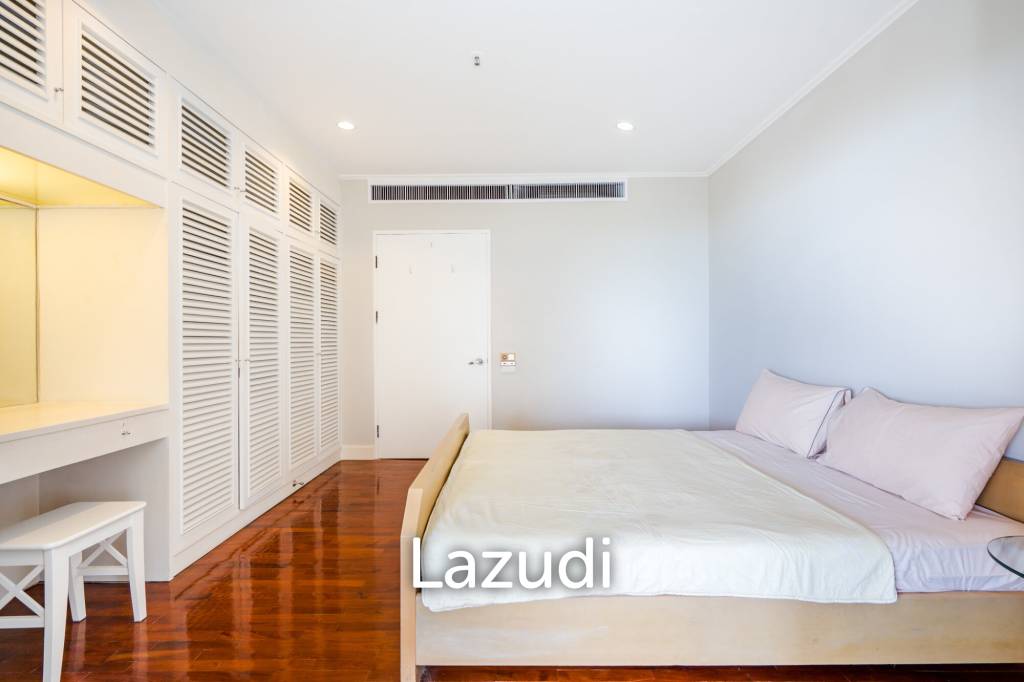 Beachfront Condo For Rent : Spacious 3-Bedroom with Stunning Oceanview