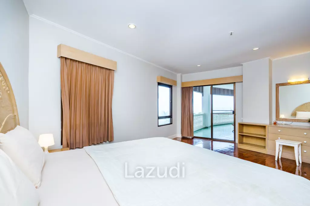 Beachfront Condo For Rent : Spacious 3-Bedroom with Stunning Oceanview