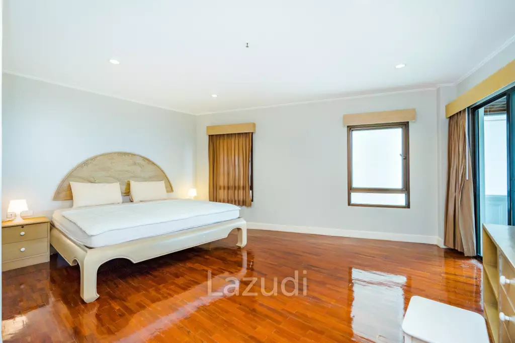 Beachfront Condo For Rent : Spacious 3-Bedroom with Stunning Oceanview
