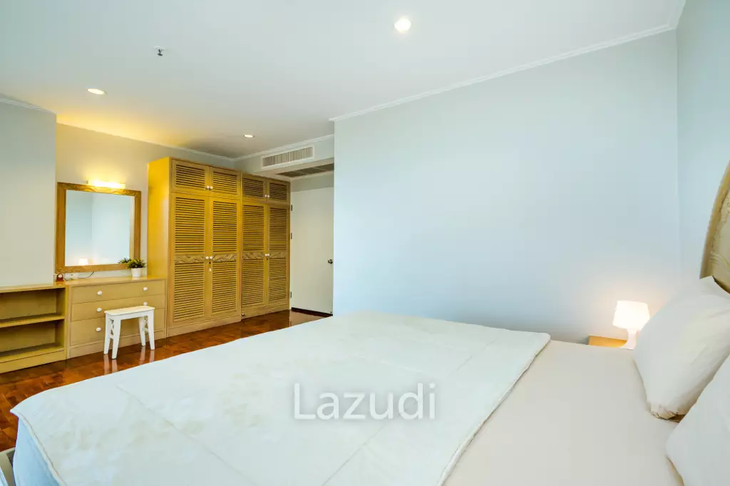 Beachfront Condo For Rent : Spacious 3-Bedroom with Stunning Oceanview