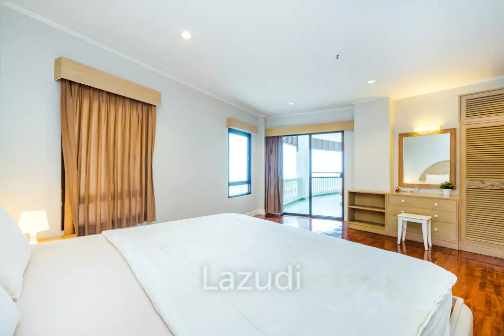 Beachfront Condo For Rent : Spacious 3-Bedroom with Stunning Oceanview
