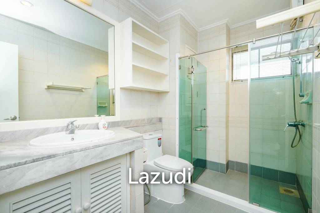 Beachfront Condo For Rent : Spacious 3-Bedroom with Stunning Oceanview