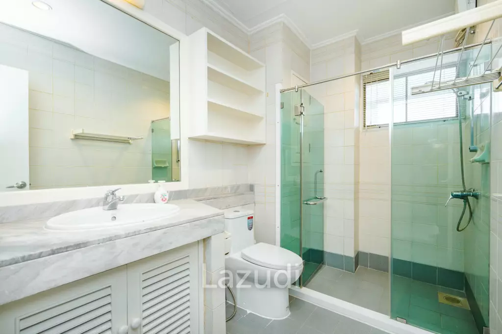 Beachfront Condo For Rent : Spacious 3-Bedroom with Stunning Oceanview