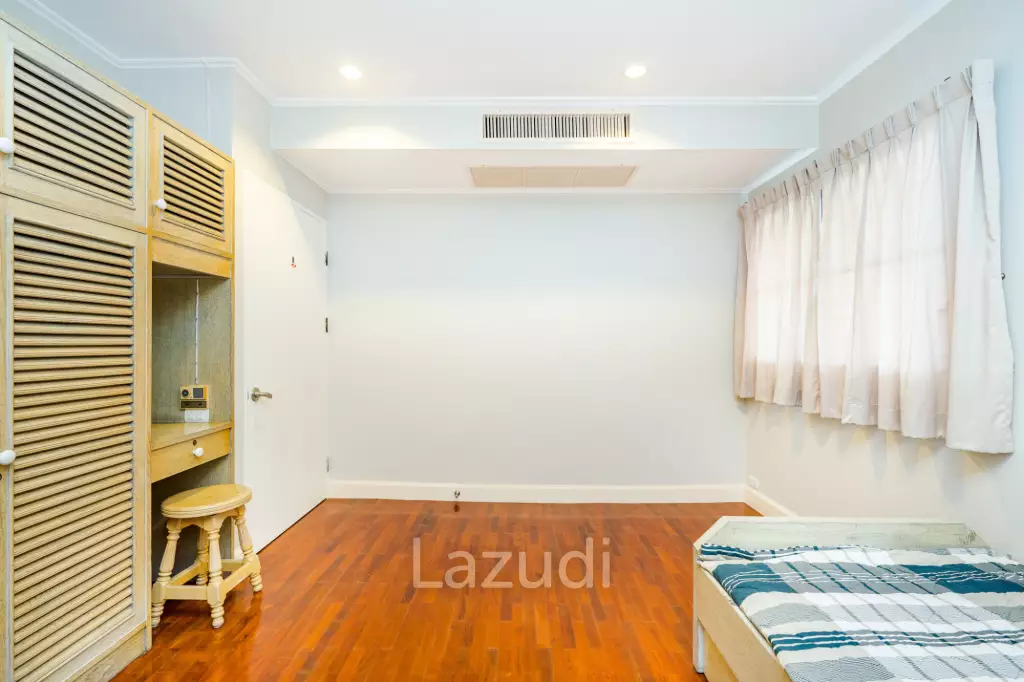 Beachfront Condo For Rent : Spacious 3-Bedroom with Stunning Oceanview