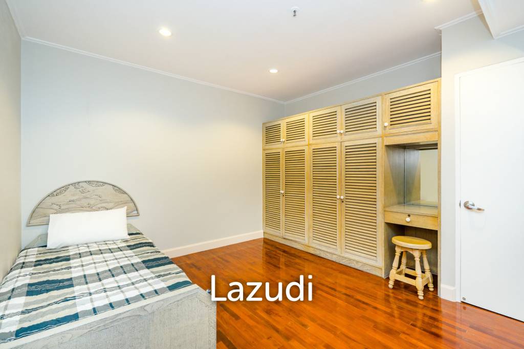 Beachfront Condo For Rent : Spacious 3-Bedroom with Stunning Oceanview