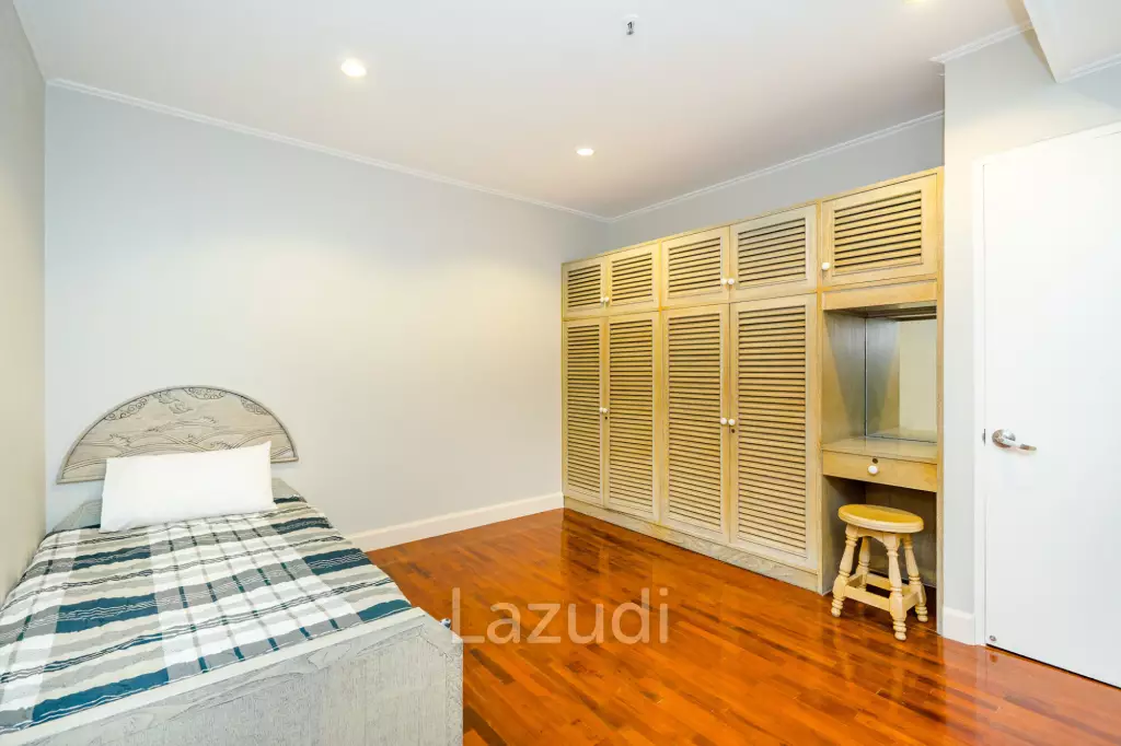 Beachfront Condo For Rent : Spacious 3-Bedroom with Stunning Oceanview