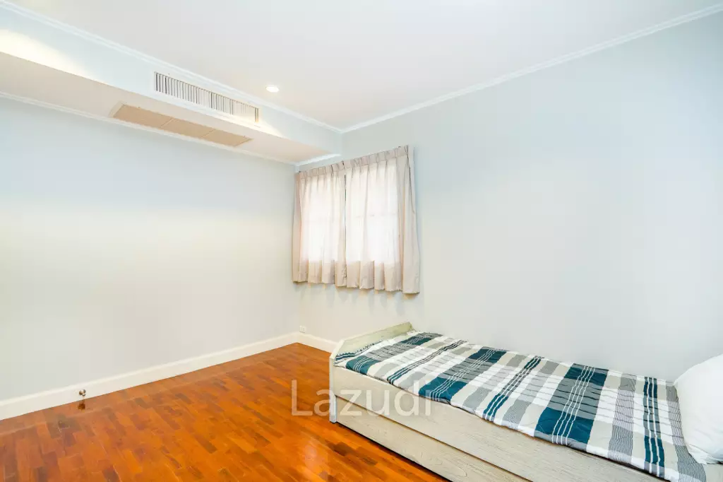 Beachfront Condo For Rent : Spacious 3-Bedroom with Stunning Oceanview