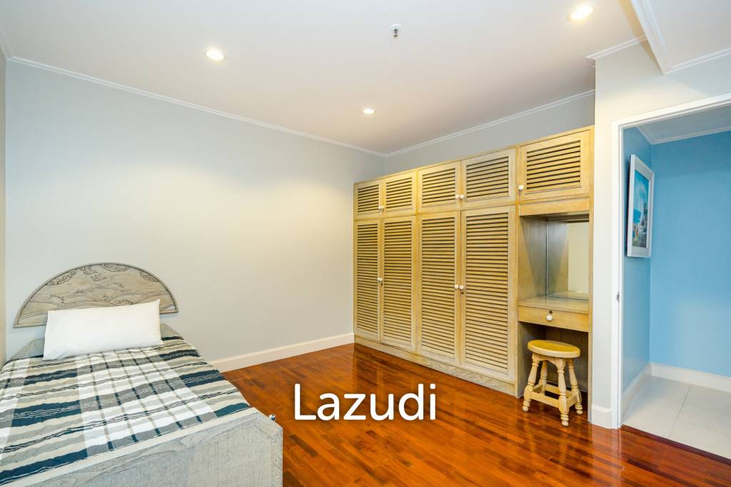Beachfront Condo For Rent : Spacious 3-Bedroom with Stunning Oceanview