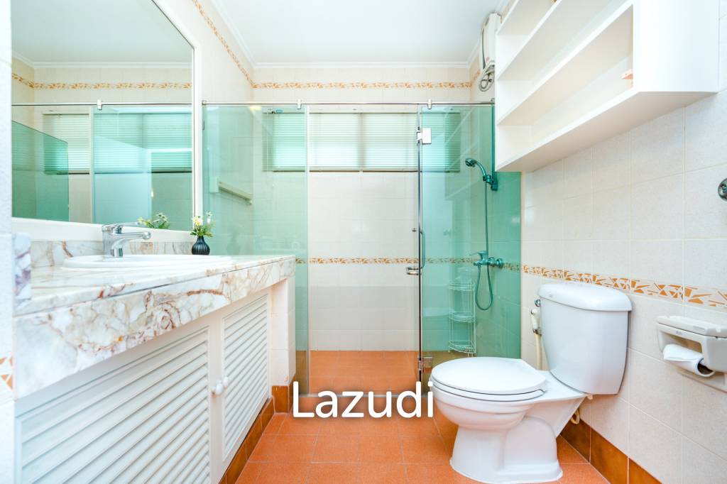 Beachfront Condo For Rent : Spacious 3-Bedroom with Stunning Oceanview