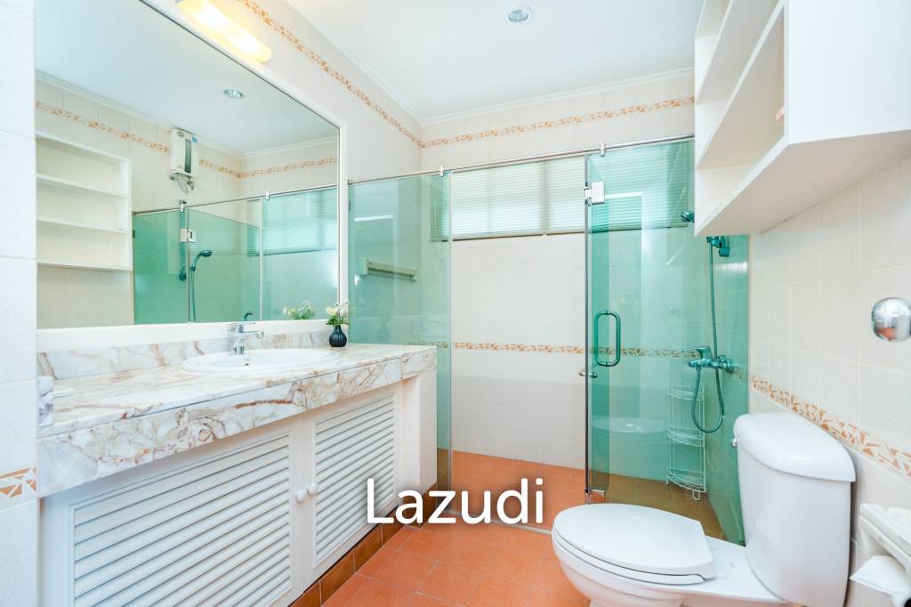 Beachfront Condo For Rent : Spacious 3-Bedroom with Stunning Oceanview