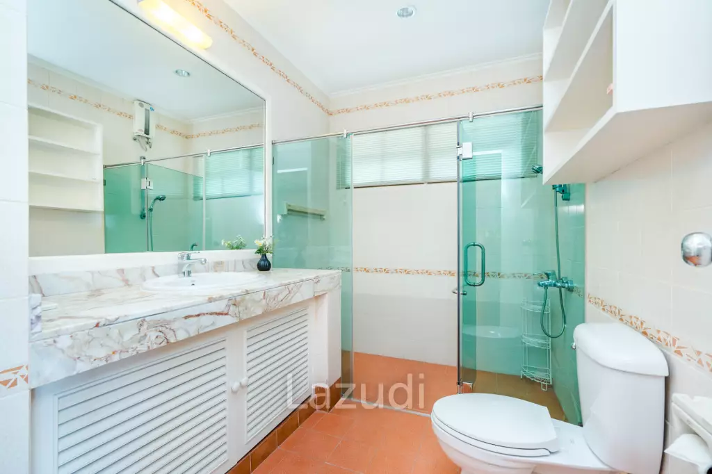 Beachfront Condo For Rent : Spacious 3-Bedroom with Stunning Oceanview