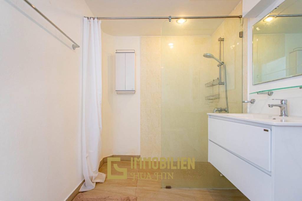 คอนโดติดทะเล 2 ห้องนอน 2 ห้องน้ำ ใกล้เขาเต่า-หาดทรายน้อย