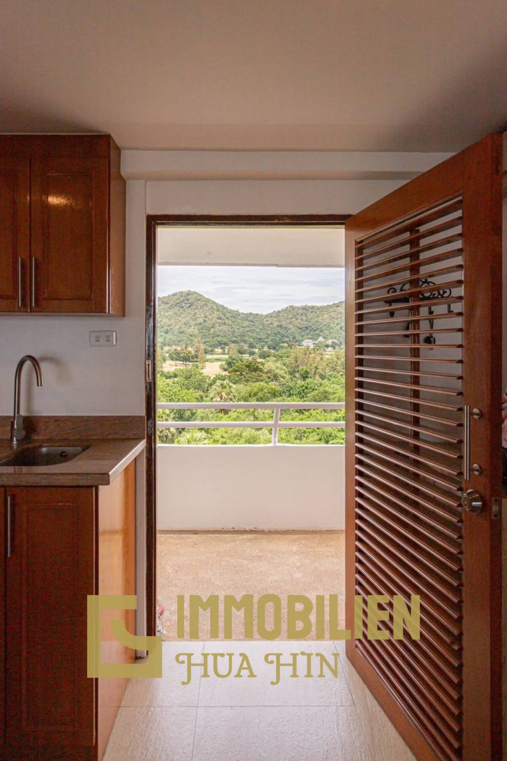 คอนโดติดทะเล 2 ห้องนอน 2 ห้องน้ำ ใกล้เขาเต่า-หาดทรายน้อย