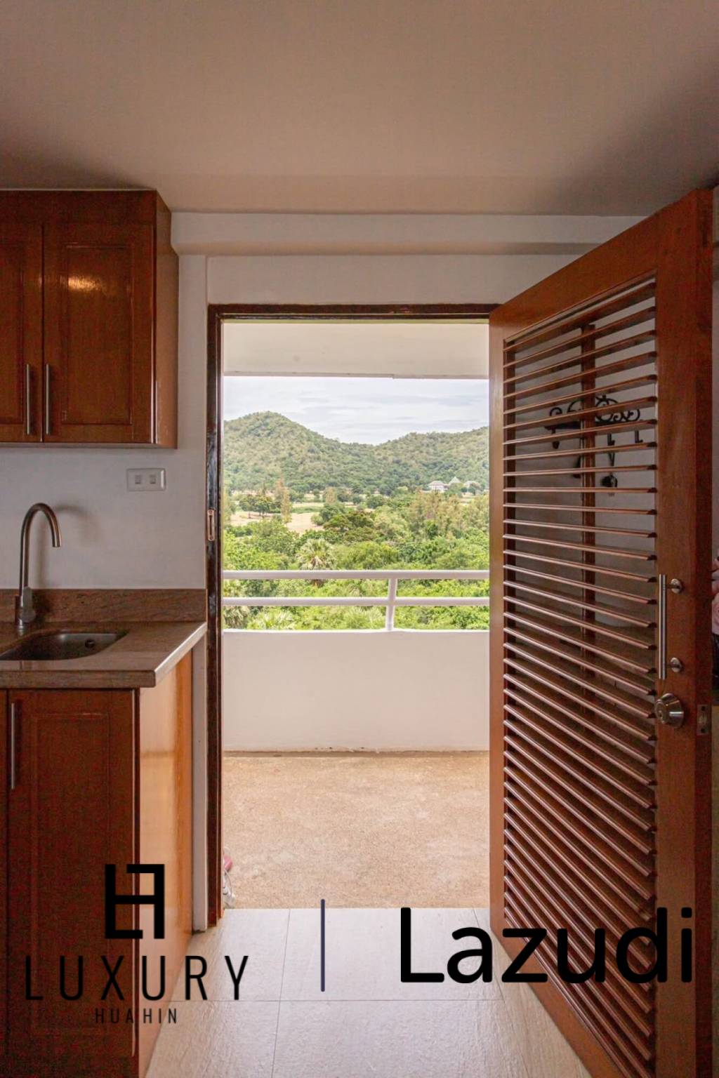 Foreign Quota / voll möbliert / Balkon