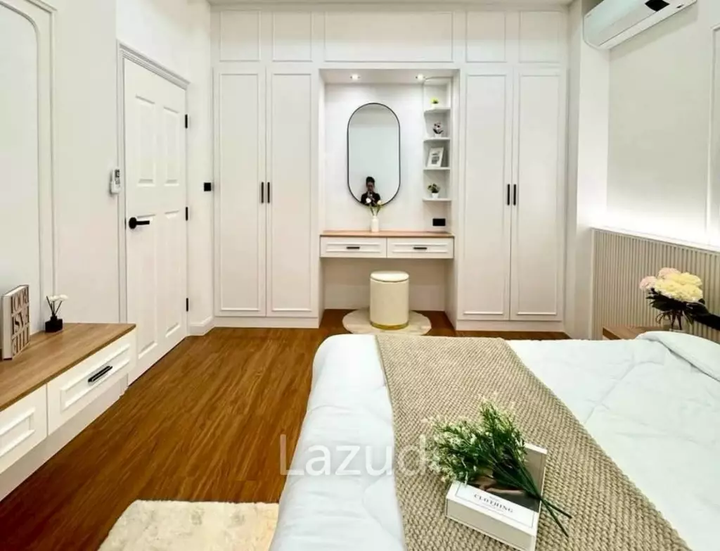 4 Beds 6 Baths 219.54 SQ.M. Pattaya Park Hill