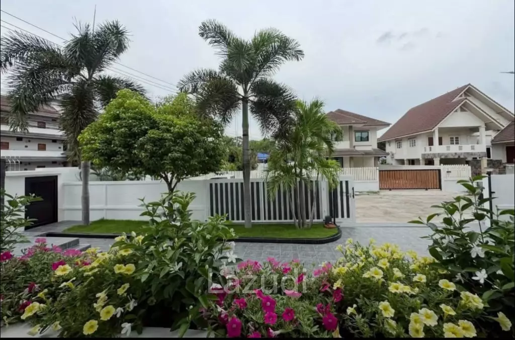 4 Beds 6 Baths 219.54 SQ.M. Pattaya Park Hill