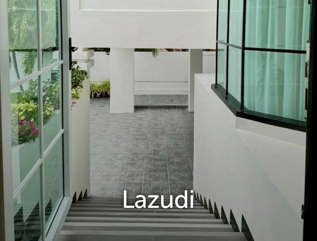 4 Beds 6 Baths 219.54 SQ.M. Pattaya Park Hill
