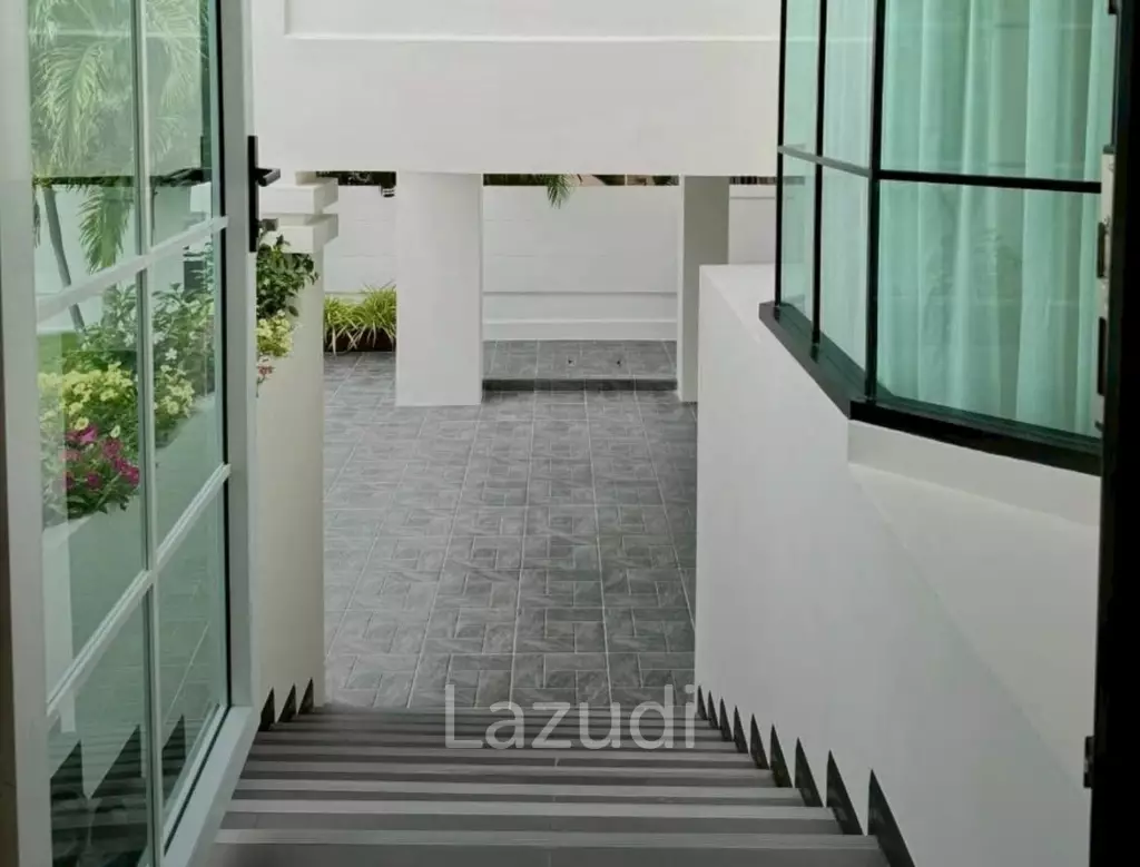 4 Beds 6 Baths 219.54 SQ.M. Pattaya Park Hill