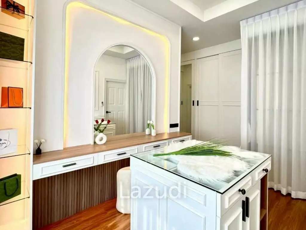 4 Beds 6 Baths 219.54 SQ.M. Pattaya Park Hill