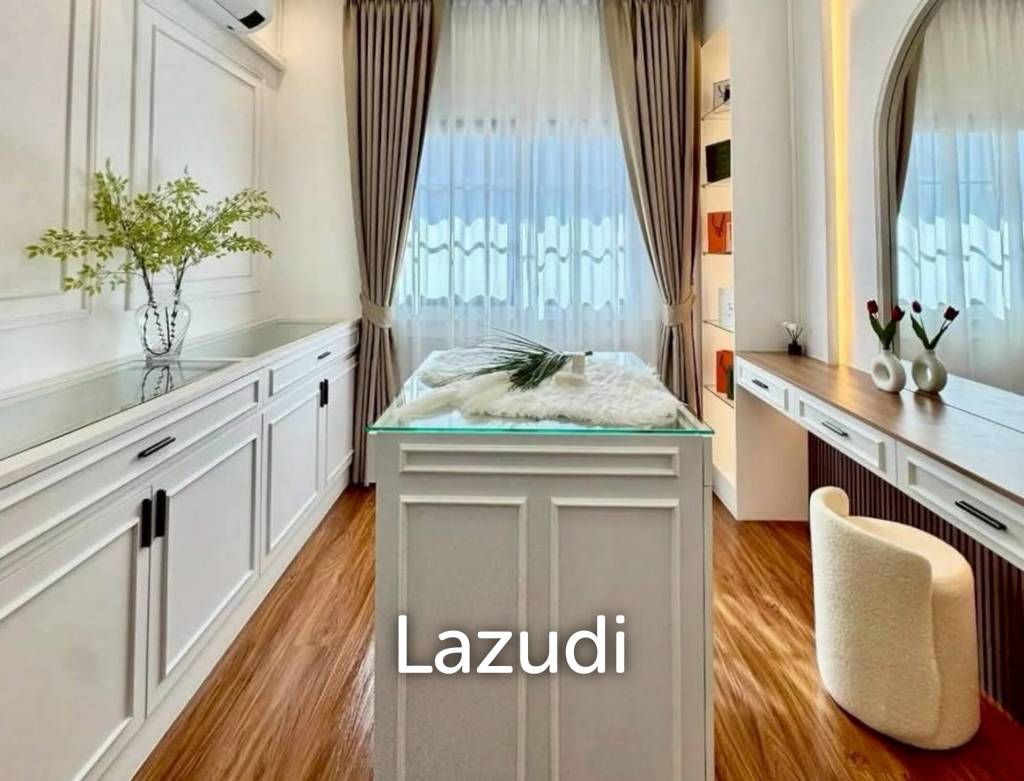 4 Beds 6 Baths 219.54 SQ.M. Pattaya Park Hill