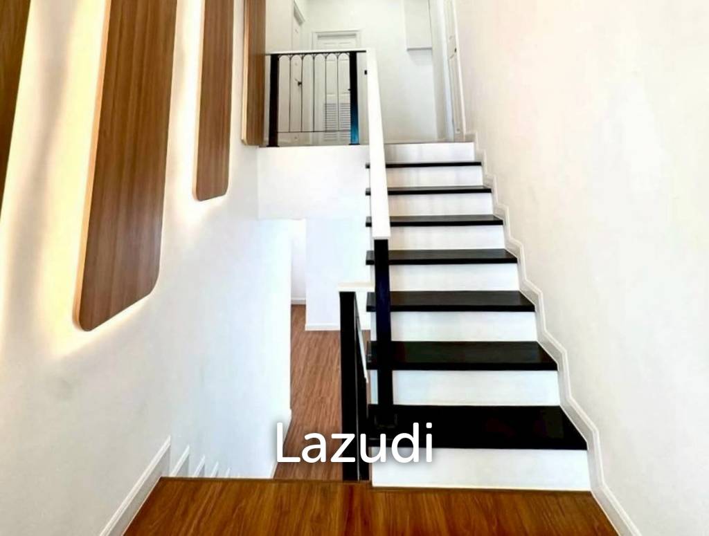 4 Beds 6 Baths 219.54 SQ.M. Pattaya Park Hill