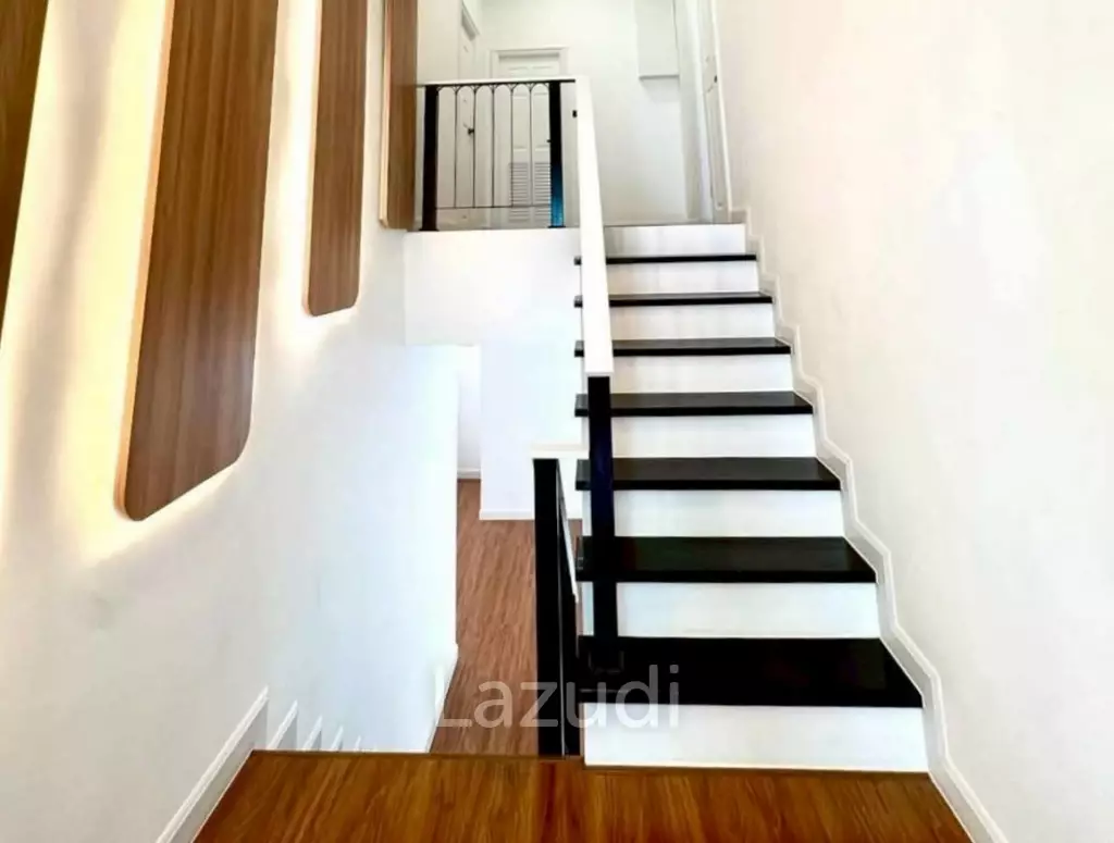 4 Beds 6 Baths 219.54 SQ.M. Pattaya Park Hill