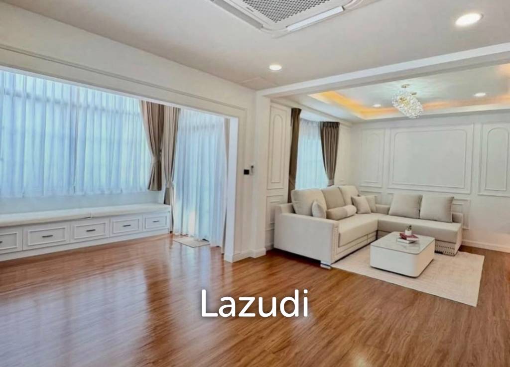 4 Beds 6 Baths 219.54 SQ.M. Pattaya Park Hill