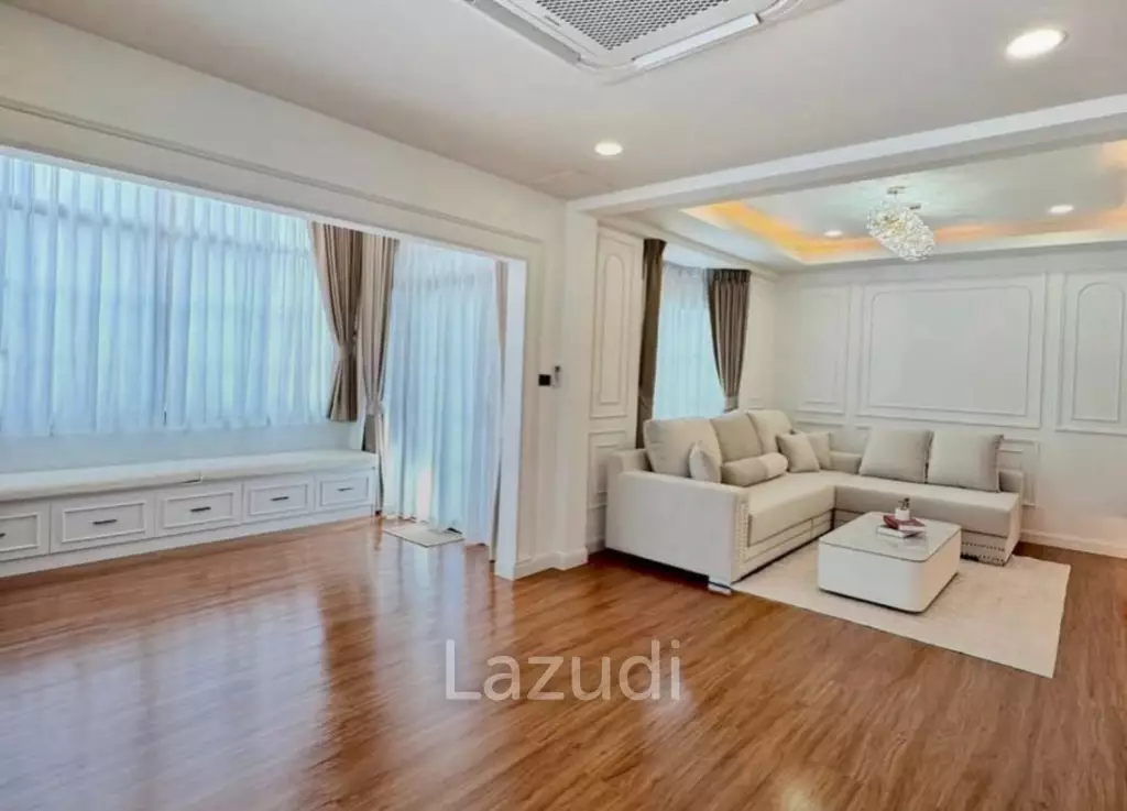 4 Beds 6 Baths 219.54 SQ.M. Pattaya Park Hill