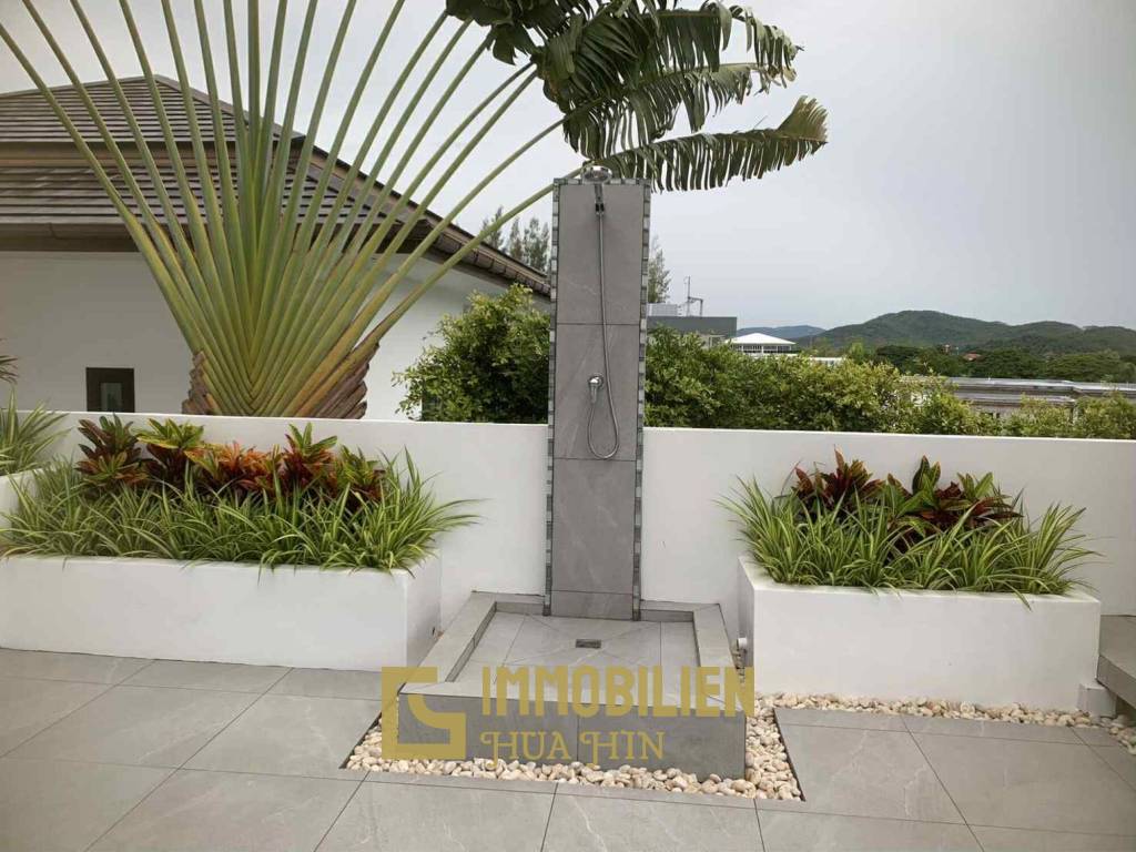 9 x 4 Infinity-Pool mit Sichtglas / Bergblick / Große Europäische Küche